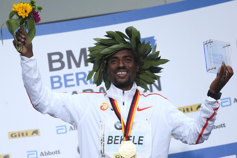 DVE SEKUNDE SPORIJI OD SVETSKOG REKORDA: Bekele spektakularno trijumfovao na maratonu u Berlinu