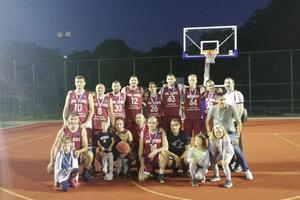 BEZ PORAZA DO PRVOG MESTA: Veterani iz Prištine osvojili Letnju košarkašku ligu!