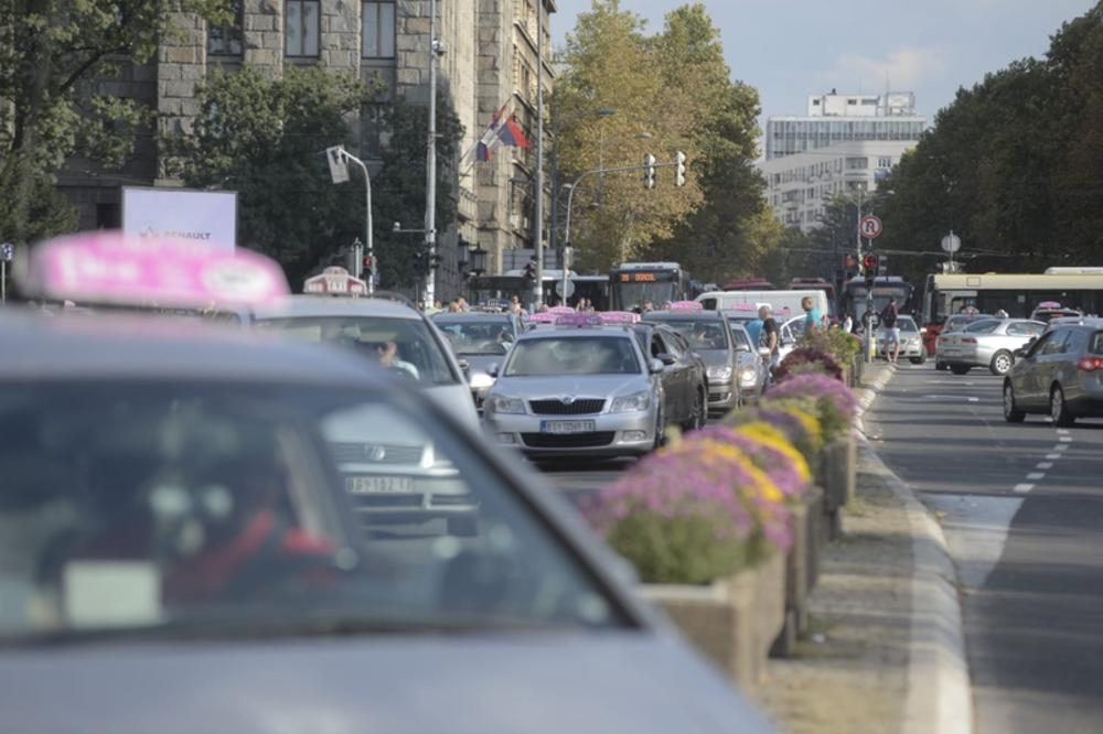 PRIDRUŽIĆE SE I POŠTARI, TRAŽE DA SE UKINE VAJBER I MEJL: Tviteraši ismevaju proteste taksista! Mreže usijane zbog blokade Beograda (FOTO)