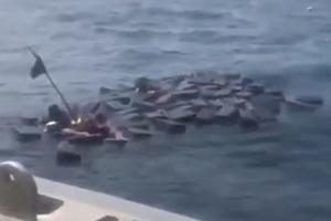 DROGA KRIJUMČARIMA SPASLA ŽIVOT: Kolumbijska mornarica naletela na narko-dilere koji su doživeli brodolom! (VIDEO)