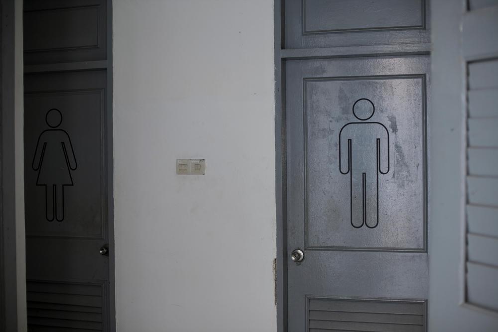muškarci, toalet