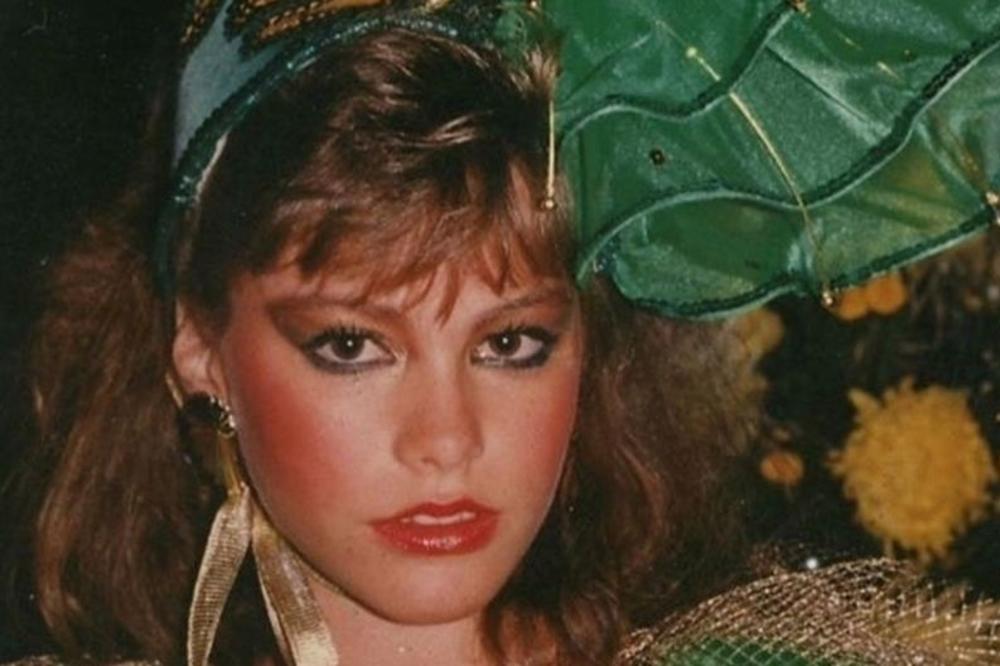 DANAS IZGLEDAŠ MNOGO MLAĐE I LEPŠE: Najplaćenija glumica objavila fotku iz 80-ih i niko ne može da je prepozna! Svi su u ŠOKU (FOTO)