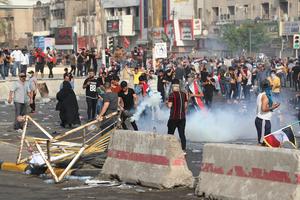 NEREDI U BAGDADU: Demonstranti traže radna mesta, policija odgovorila suzavcem! Jedan poginuo, 200 povređeno (FOTO, VIDEO)