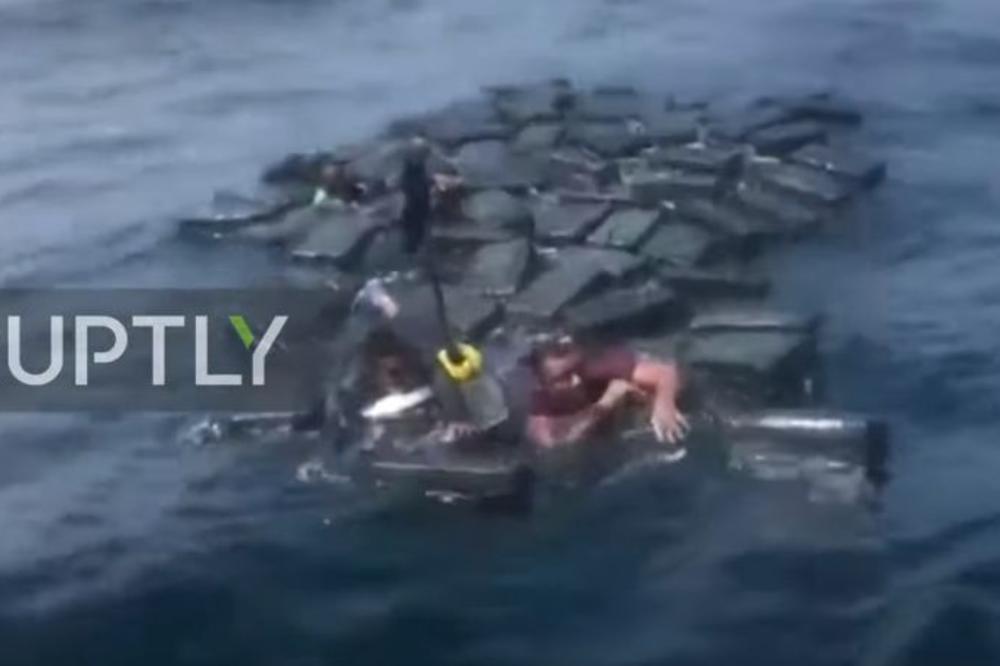 ŠVERCOVALI 1,2 TONE KOKAINA, PA DOŽIVELI BRODOLOM: Kolumbijska mornarica ih zatekla kako plutaju među paketima droge! (VIDEO)