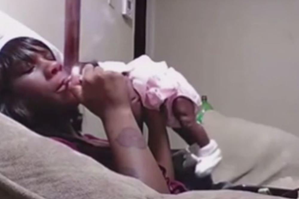 UHAPŠENA MAJKA MONSTRUM: Mlatarala bebom i duvala je dim cigarete u nju! Policiji rekla da je nikad nije ni želela! (VIDEO)