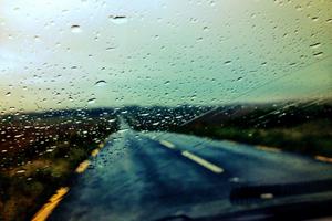 STANJE NA DRUMOVIMA U SRBIJI: Oprez zbog kiše i mokrih kolovoza, držite odstojanje