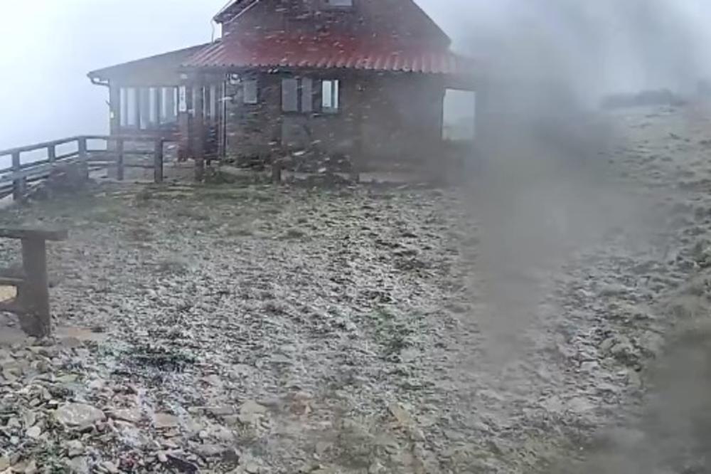 VELIKO NEVREME U HRVATSKOJ: Sneg na planinama, kiša u Dalmaciji, bura na primorju prevrće kamione, udari i do 156 kilometara na sat! (VIDEO)