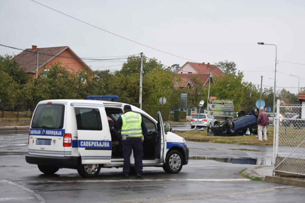 SUDAR 3 AUTOMOBILA KOD KRALJEVA: Čačanin se zakucao u vozilo Sektora za vanredne situacije, ima povređenih