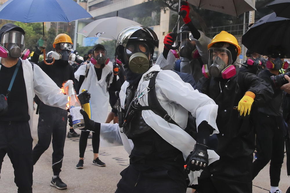 KINA LJUTA ZBOG AMERIČKOG ZAKONA O HONGKONGU: Peking preti odmazdom zbog američkog mešanja i podrške nasilnim demonstrantima!