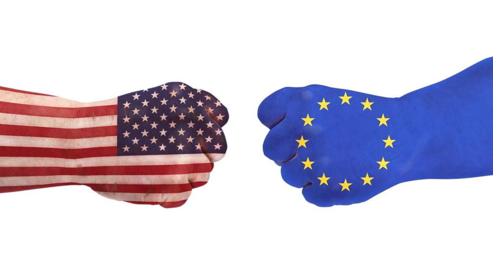 Evropa, Amerika, SAD, zastava, zastava EU, pesnica, zastava SAD, Amerika protiv Evrope, EU, Evropa protiv Amerike, sukob, pesnice