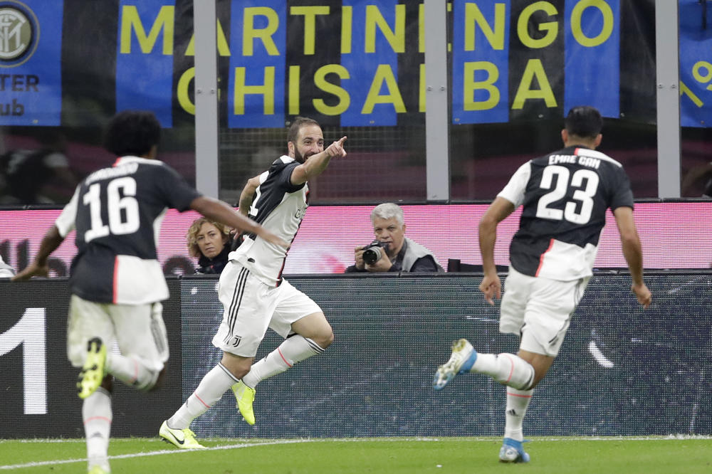 DA SE ZNA KO JE VLADAR ITALIJE: Strašan derbi u Milanu! Juventus golom Iguaina u 80. minutu srušio Inter i popeo se na prvo mesto (VIDEO)