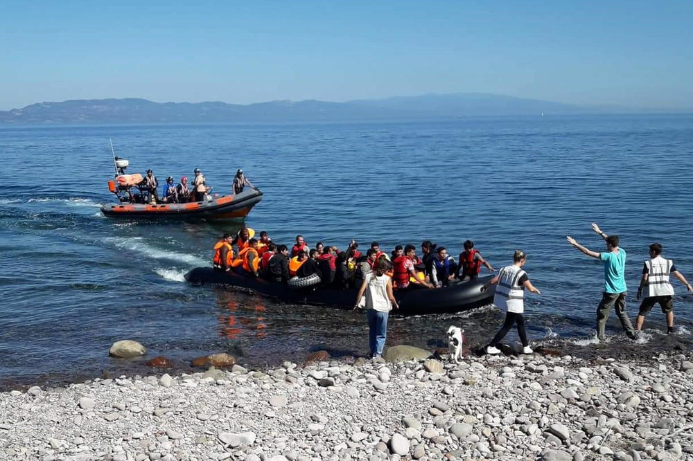 ŽESTOKE OPTUŽBE GRČKE: Turski brodovi pratili i GURALI čamce sa migrantima