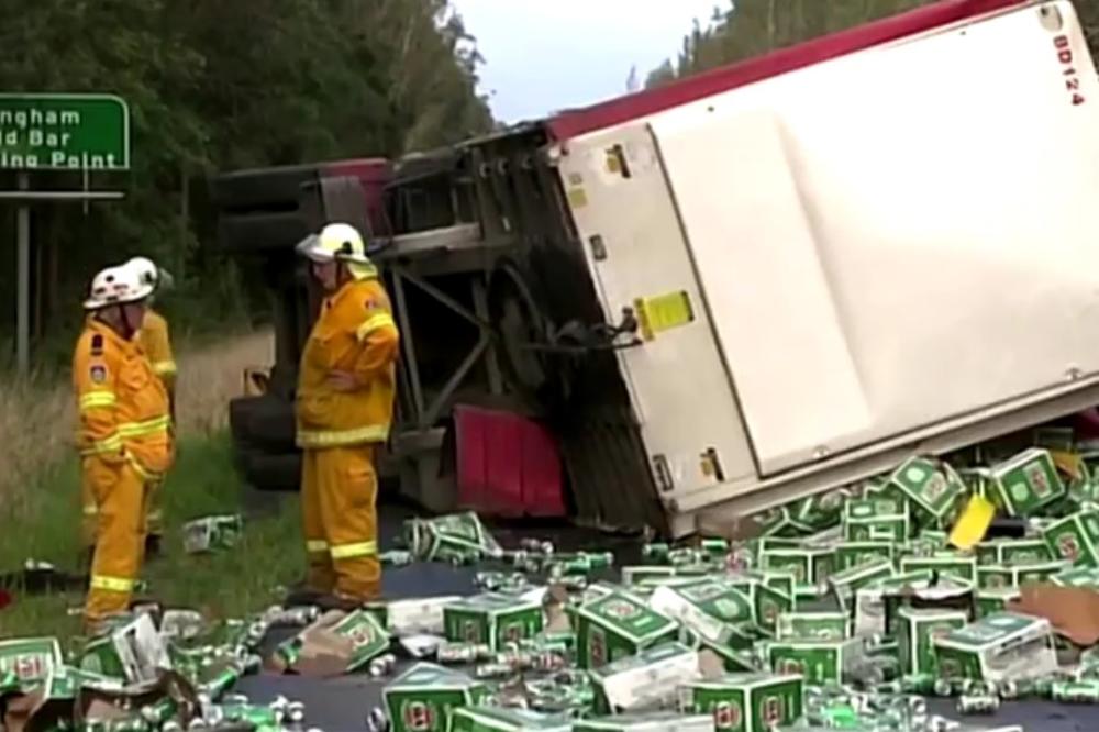 REKA PIVA NA AUTO-PUTU: Hiljade konzervi zatvorilo saobraćaj na nekoliko sati u Australiji! (VIDEO)