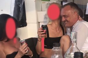 MAĐARSKI GRADONAČELNIK PODNEO OSTAVKU POSLE SEKS SKANDALA: Snimljen kako orgija sa prostitutkama na Jadranu! (VIDEO 18+)