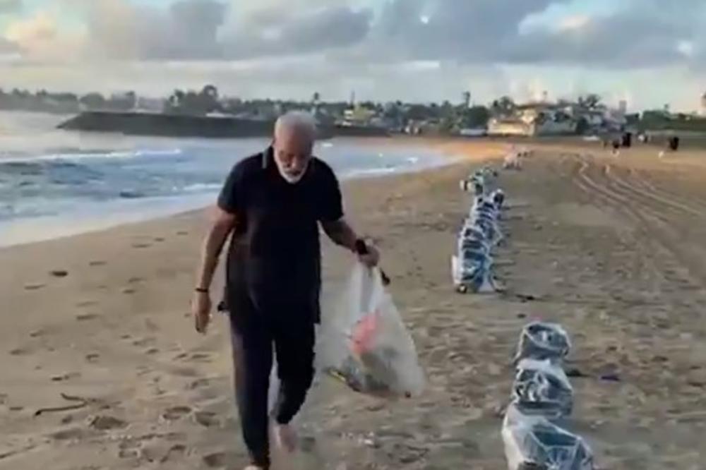 PREMIJER ZASUKAO RUKAVE: Modi skupljao đubre po indijskim plažama i poslao važnu poruku! (VIDEO)