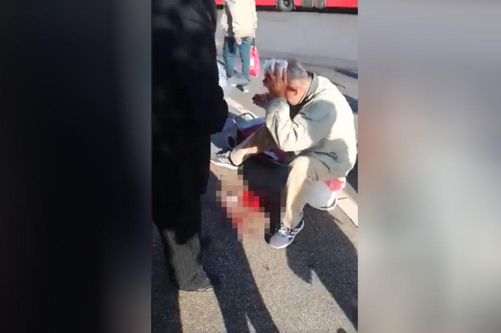 BEOGRAĐANI ZANEMELI POSLE INCIDENTA NA ZELENOM VENCU: Muškarac glavom odvalio znak na autobuskoj stanici! JEZIV PRIZOR (UZNEMIRUJUĆI VIDEO)