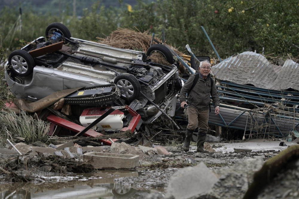 TAJFUN ODNEO 53 ŽIVOTA, A TO NIJE KRAJ: Mnogi se vode kao nestali, 38.000 Japanaca evakuisano iz poplavljenih kuća! (FOTO)