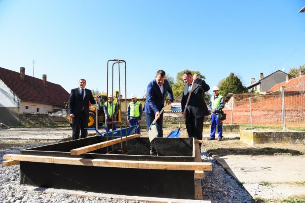 Mirović položio kamen temeljac za izgradnju fiskulturne sale u Beloj Crkvi