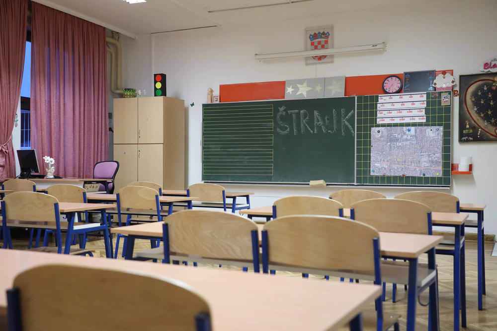PROSVETARI SUTRA U JEDNODNEVNEVNOM ŠTRAJKU: Čak 860 škola neće raditi zbog napada na nastavnike! Samo 1 zahtev