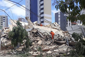 SRUŠILA SE ZGRADA OD 7 SPRATOVA U BRAZILU: Jedan stanar poginuo, spasioci pretražuju ruševine (VIDEO)