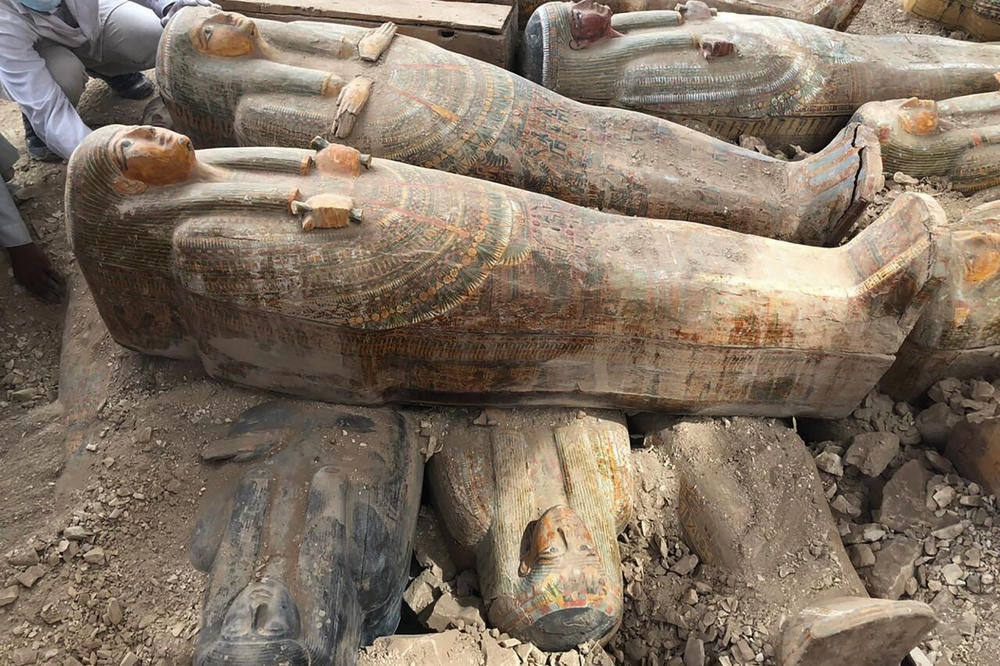 NAJVEĆE OTKRIĆE U POSLEDNJIH NEKOLIKO GODINA: Pronađeno više od 20 sarkofaga iz drevnog Egipta, a detalji na njima su posebno očarali arheologe (FOTO)