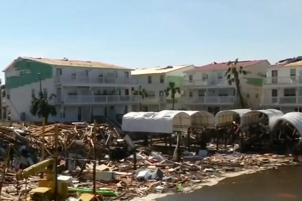 TORNADO PROTUTNJAO KROZ FLORIDU: Oluja Nestor oštetila kuće, vetar doneo velike talase (VIDEO)