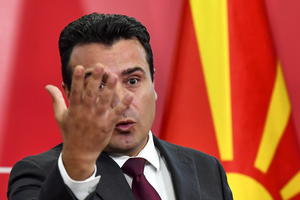ZAEV SE POSIPA PEPELOM: Makedonski premijer se izvinjava zbog nepristojnog gesta upućenog opoziciji, ali ima objašnjenje (VIDEO)