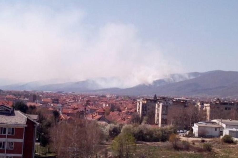 VATROGASCI TRI DANA GASE POŽAR NADOMAK VRANJA: Iznad sela Sodarce širi se plamen