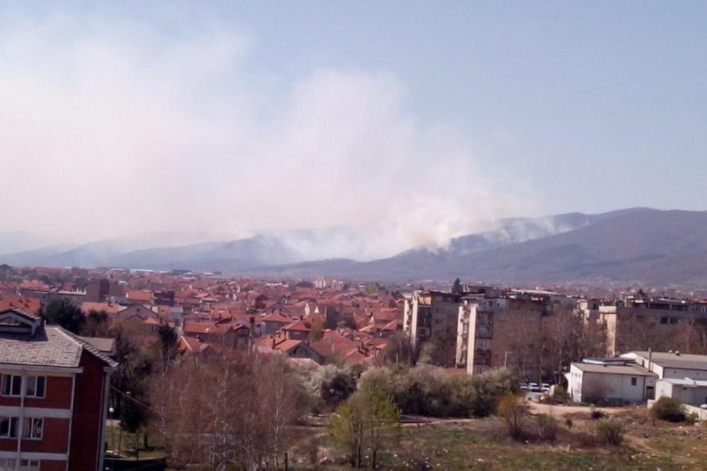 VATROGASCI DEŽURALI CELU NOĆ: Stižu i helikopteri MUP zbog požara u blizini Vranja