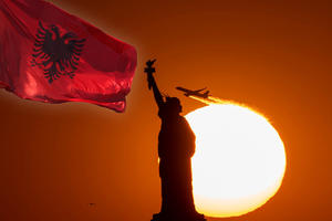 UJEDINILI SE PROTIV SRBA! ALBANCI, HRVATI I BOŠNJACI PROTESTOVALI U NJUJORKU: Raširili zastavu tzv. velike Albanije i traže podršku SAD