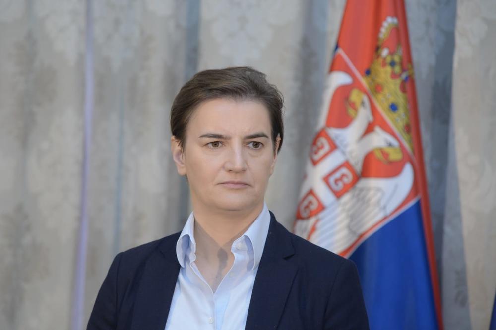 BRNABIĆEVA DOPUTOVALA U KINU: Srpsku delegaciju dočekali visoki zvaničnici zemlje domaćina, premijerki uručeno cveće! NAJVAŽNIJI sastanak sa predsednikom Si Đipingom