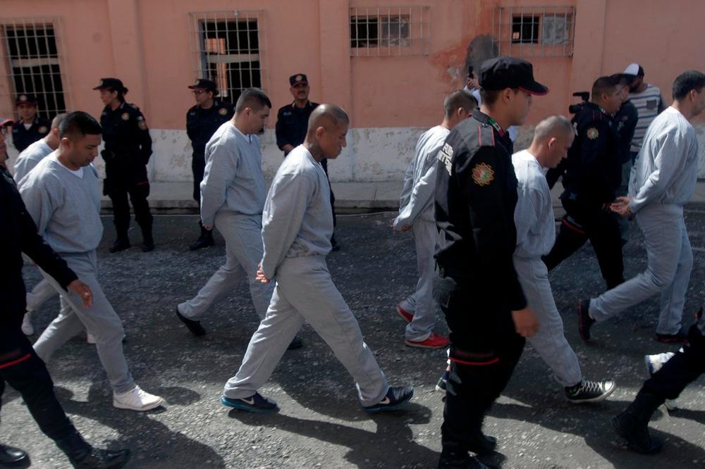 KRVAVI OKRŠAJ U MEKSIČKOM ZATVORU: U sukobu rivalskih bandi ubijeno 6 robijaša! Među njima je i lider grupe čiji je zločin ŠOKIRAO NACIJU!