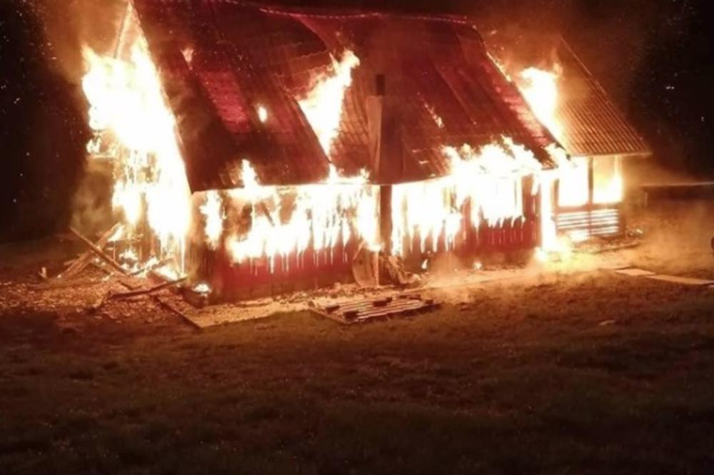 STRAVIČAN POŽAR U HRVATSKOJ: Bračnom paru vatra progutala dom i ušteđevinu! 40 vatrogasaca nije moglo da se izbori sa plamenom (FOTO)