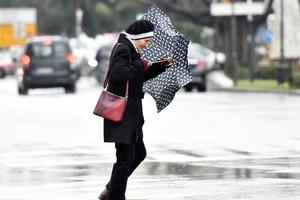 RHMZ IZDAO HITNO UPOZORENJE! UKLJUČEN ŽUTI METEOALARM: Stiže nam oluja koja nosi sve pred sobom! Najgore je u ovom delu Srbije