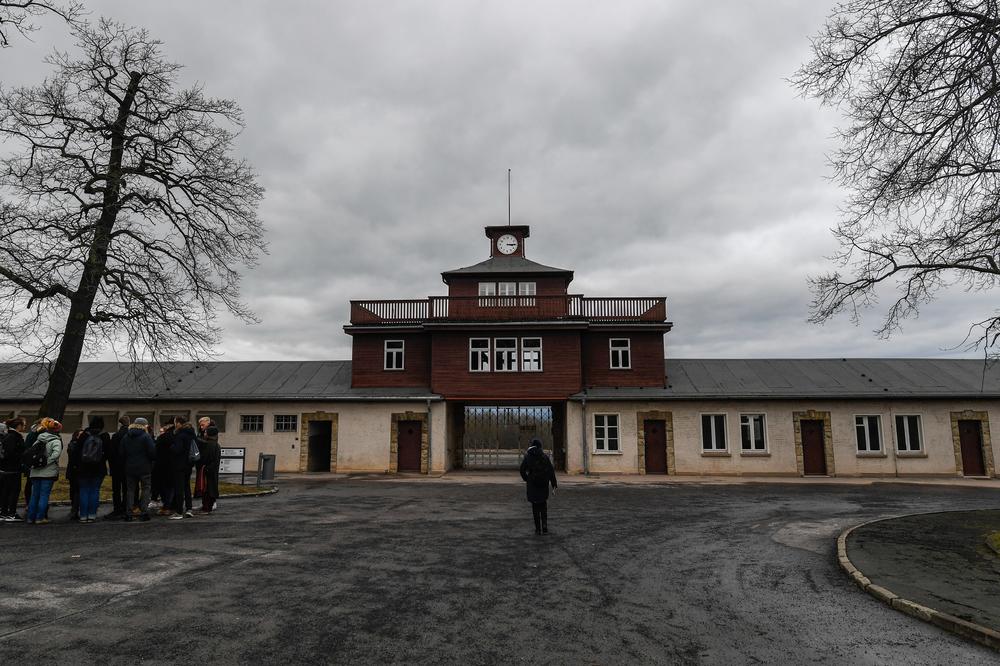 NEMAČKI TINEJDŽERI ZADOJENI MRŽNJOM: Pevali nacističke pesme nakon posete bivšem logoru, škola ih odmah prijavila policiji