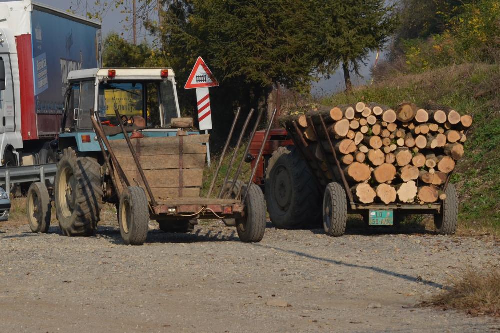 NA STOVARIŠTIMA U LOZNICI IMA DOVOLJNO OGREVA: Najjeftinije drvo, najviše se traži  pelet (FOTO)