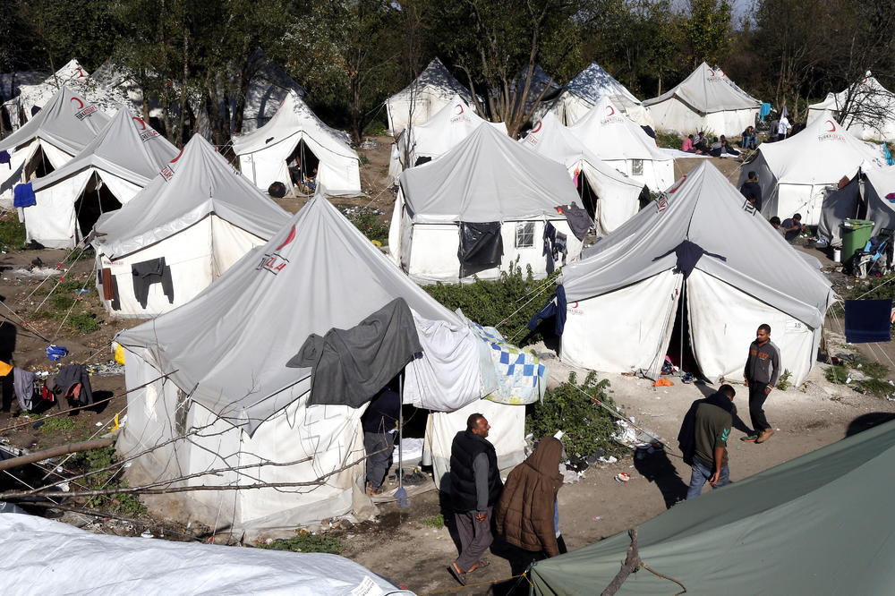 EVROPA HOĆE UKIDANJE IZBEGLIČKOG KAMPA KOD BIHAĆA: Migranti moraju biti raspoređeni svuda po BiH, a ne samo tamo