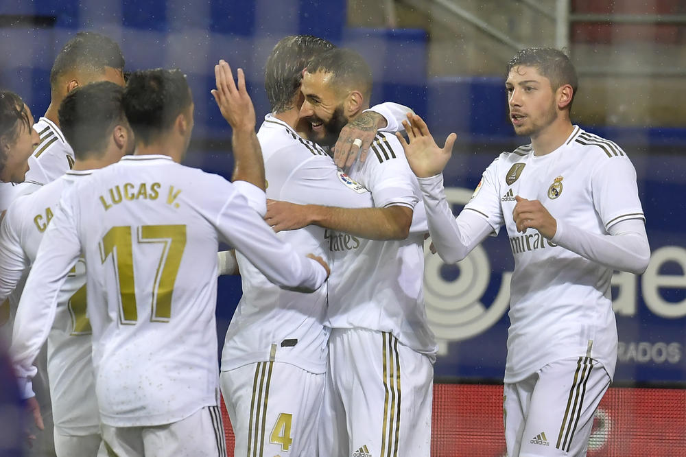 ŠPANSKI GIGANT IPAK SMANJUJE PLATE: Real Madrid se predomislio, fudbaleri će "osetiti" krizu, zaposleni ne (FOTO)