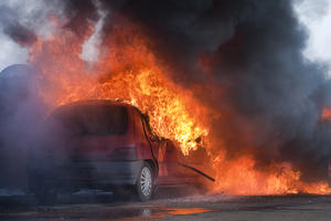POŽAR NA AUTO-PUTU KOD VRČINA: Zapalilo se vozilo, plamen ga POTPUNO PROGUTAO (FOTO)