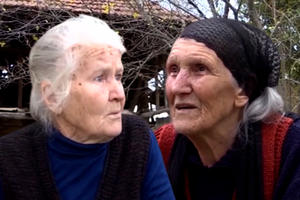 VELIKA I BRANA SU JEDINE STANOVNICE NAPUŠTENOG SELA U SRBIJI! Imaju blizu 90 godina, ubija ih SAMOĆA, ali neće da pričaju jedna s drugom!