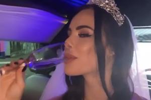 TRUDNA BOGDANA KAO PRINCEZA NA DEVOJAČKOJ VEČERI, NOSI I VEO: Veljkova verenica uskočila u limuzinu, otvorila šampanjac, a evo gde je ANASTASIJA! (VIDEO)