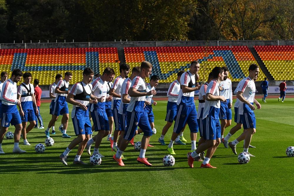 RUSI ODBILI DA NOSE SRPSKU ZASTAVU: Fudbalski savez Rusije vratio NOVE dresove zbog velike greške (FOTO)