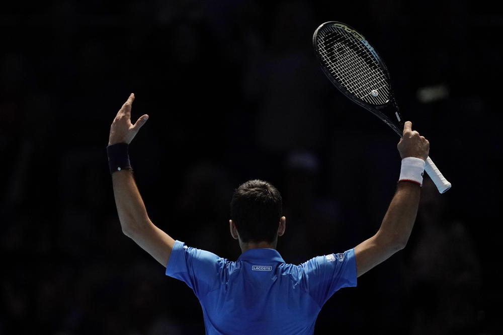 NOSITE SE! VIDIMO SE KASNIJE: Postoji samo JEDAN način da Novak ućutka Federerove navijače! Poznati Britanac otkrio kako (VIDEO)