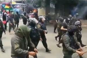 MASAKR U BOLIVIJI: Bezbednosne snage pucaju na Moralesove pristalice, broj mrtvih se povećava (UZNEMIRUJUĆI VIDEO)