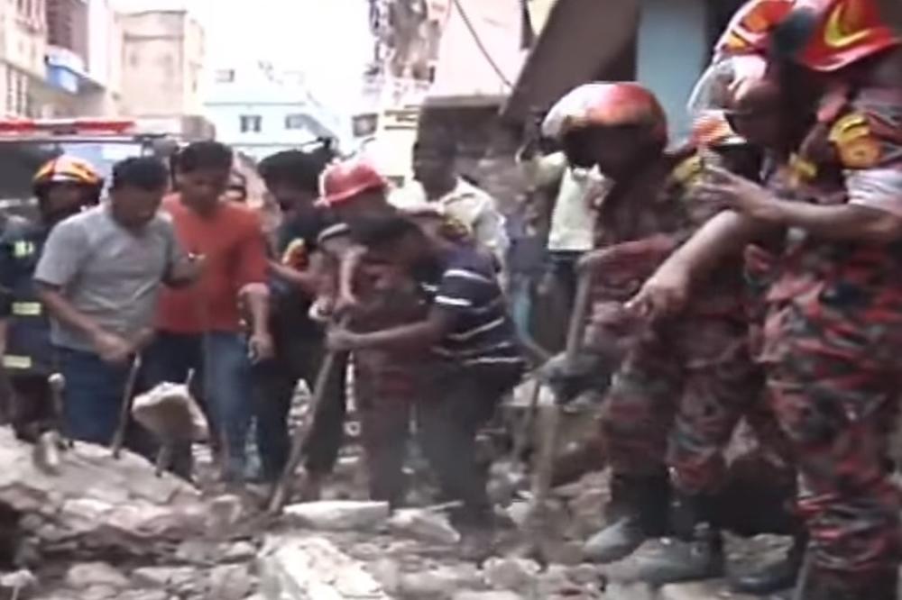 STRAŠNO! SEDMORO MRTVIH U EKSPLOZIJI GASA: Zid grade u Bangladešu srušio se od siline praska, sve je izgledalo užasno (VIDEO)