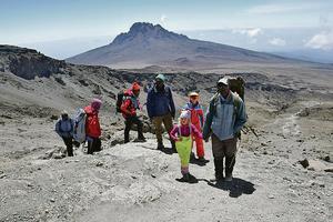 DEVOJČICA EŠLIN (6) POSTAVILA NOVI REKORD: Za 2 nedelje 2 puta osvojila Kilimandžaro! (FOTO)