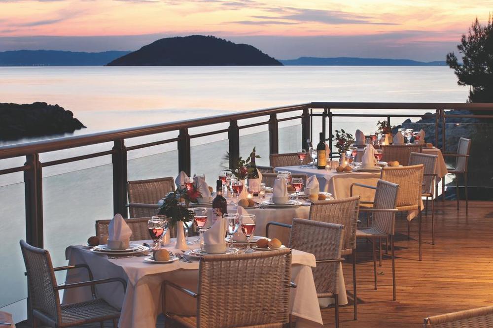 ISPLANIRAJTE LETOVANJE NA VREME: First minute ponude za odmor u Grčkim hotelima sa 5 zvezdica!