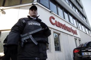 TURSKI OPOZICIONI NOVINARI OSUĐENI ZA POMAGANJE TERORISTIMA: Jedan sud ranije poništio presudu, drugi je sad potvrdio