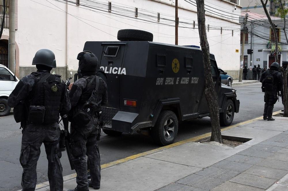 RAFALI ODJEKIVALI MEKSIKOM! 18 osoba poginulo u obračunu narko kartela