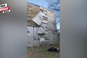 ČITATELJKA KURIRA JAVLJA, PAZI FASADA: Vetar odvalio lim sa zgrade u naselju Braće Jerković (KURIR TV)